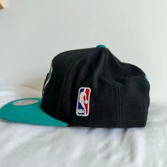 Vintage Vancouver Grizzlies NBA Basketball Logo 7 Adjustable Black/ Blue Hat Cap - Picture 5 of 12